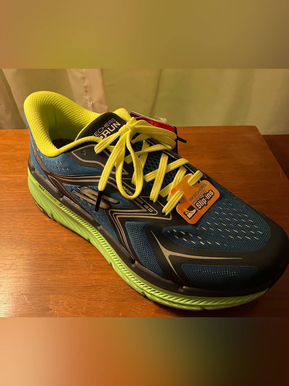 Skechers GOrun slip ins Men’s Blue and Neon Athletic Shoe NWT 8.5WW